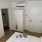Studio Apartment Zara